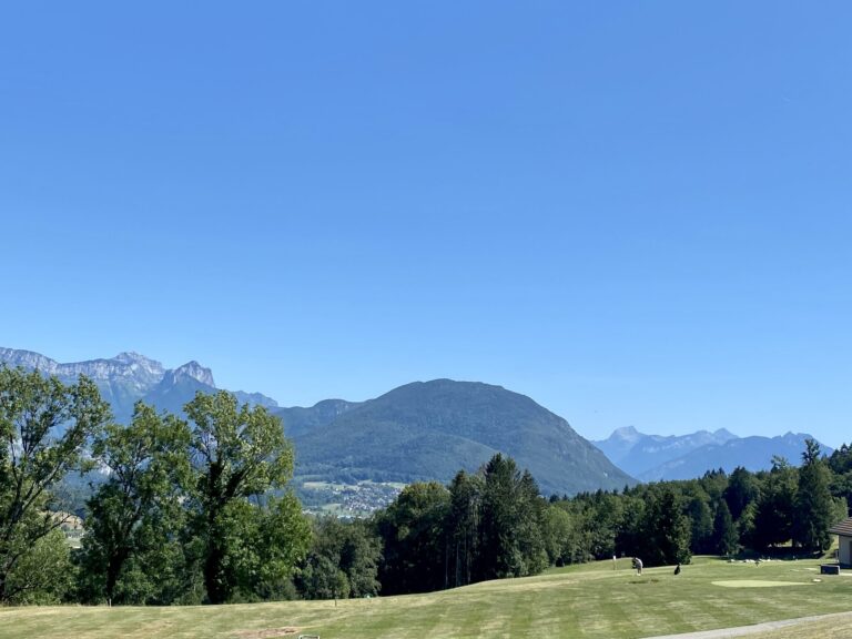 Découvrez les meilleurs clubs hybrides de golf selon votre niveau et votre style de jeu.