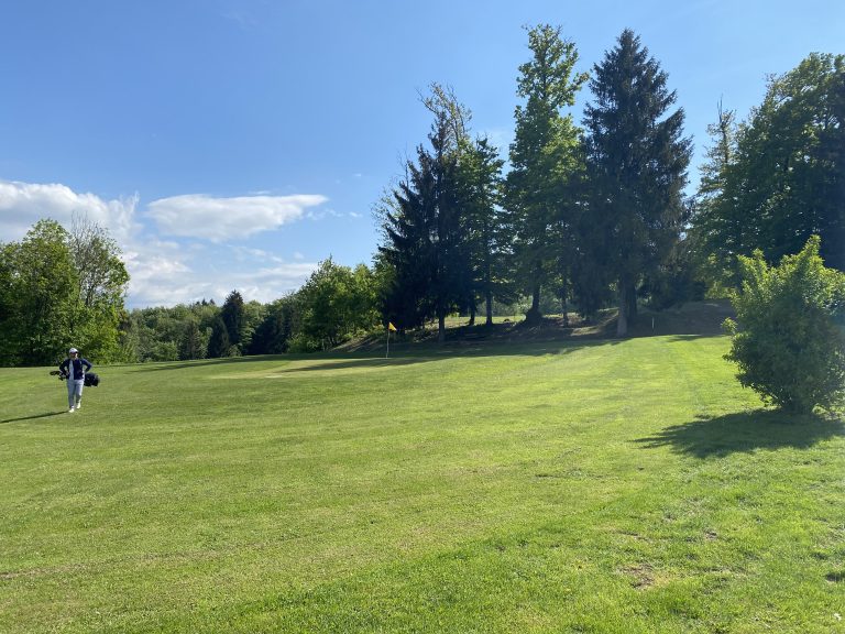 Approche lobée au golf : comment lever la balle et arrêter rapidement