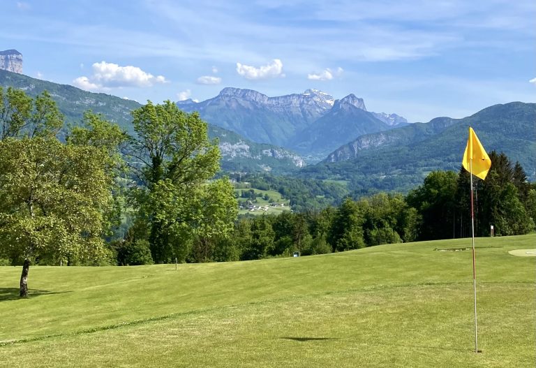 Prendre un cours de golf à Annecy - Approche lobée au golf : technique simple pour lever haut